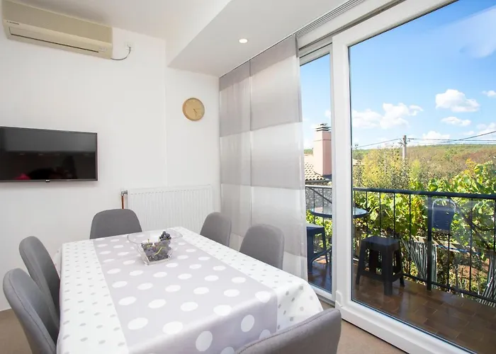 Lejlighed Falichi Plomin