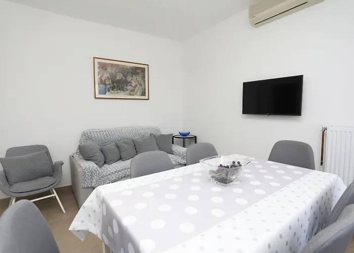 Falichi Lejlighed Plomin