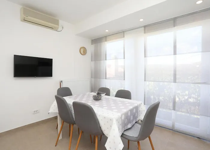 Falichi Apartman *