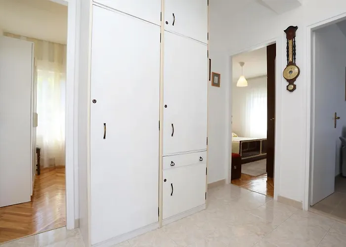 Falichi Apartman *